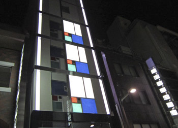 銀座7丁目ビルのバックライト  銀座7丁目ビルのバックライト